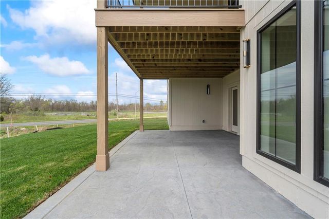 1816 NE Lashbrook Circle, Lee's Summit, MO 64086