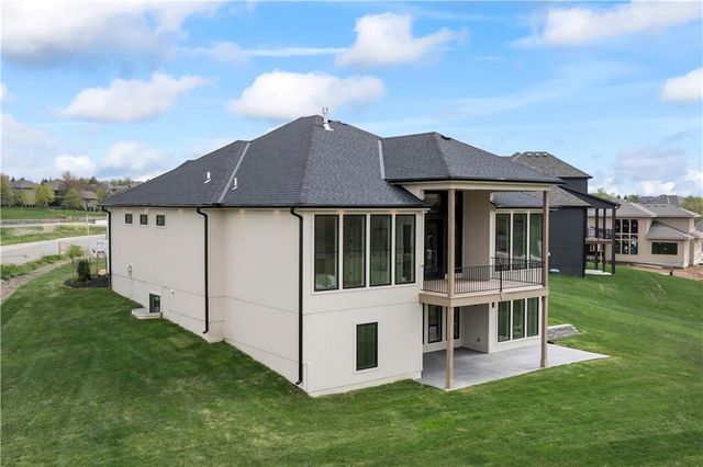 1816 NE Lashbrook Circle, Lee's Summit, MO 64086