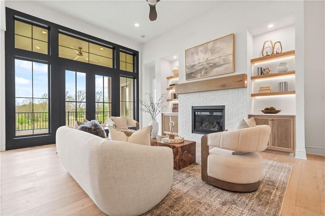 1816 NE Lashbrook Circle, Lee's Summit, MO 64086