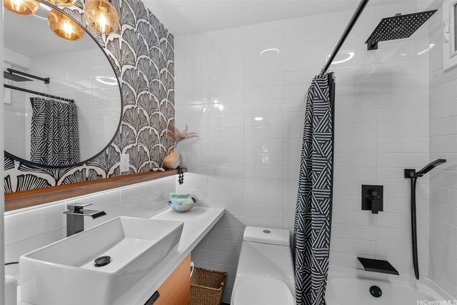 2445 10th Avenue, Honolulu, HI 96816