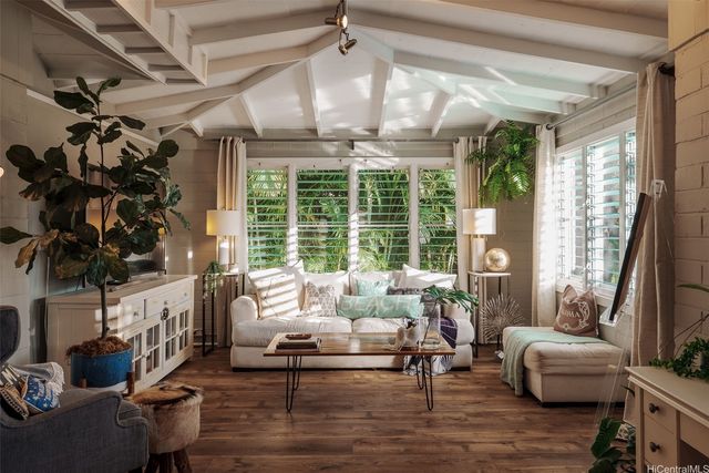 2445 10th Avenue, Honolulu, HI 96816