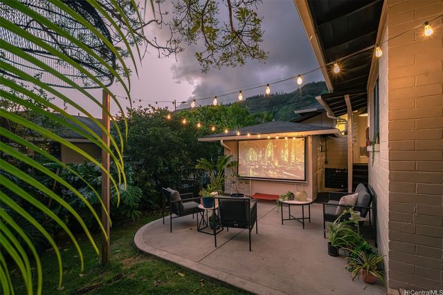 2445 10th Avenue, Honolulu, HI 96816