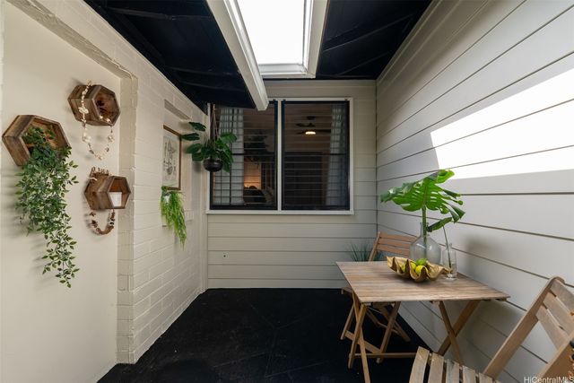 2445 10th Avenue, Honolulu, HI 96816