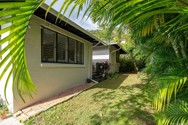2445 10th Avenue, Honolulu, HI 96816
