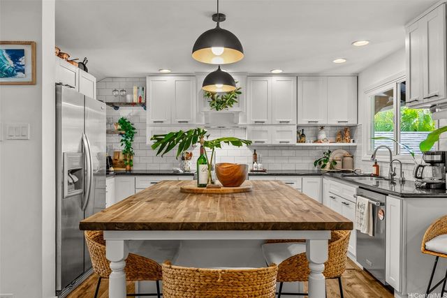 2445 10th Avenue, Honolulu, HI 96816