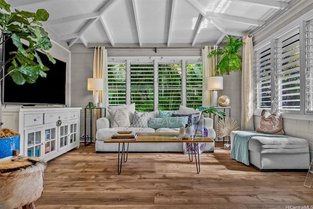 2445 10th Avenue, Honolulu, HI 96816