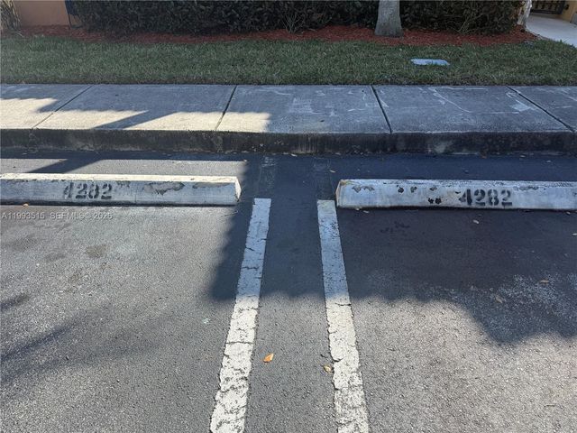 4282 NE 9th St, Homestead, FL 33033