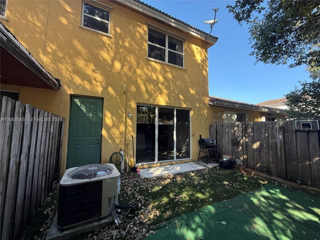 4282 NE 9th St, Homestead, FL 33033