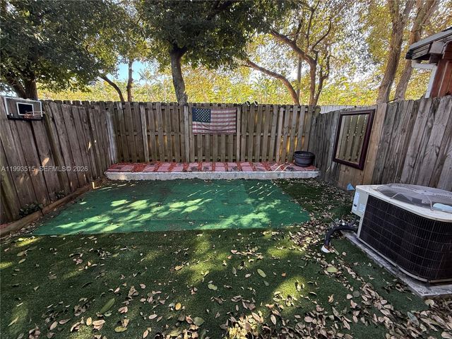 4282 NE 9th St, Homestead, FL 33033