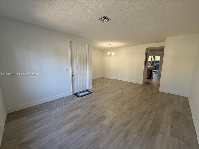 4282 NE 9th St, Homestead, FL 33033