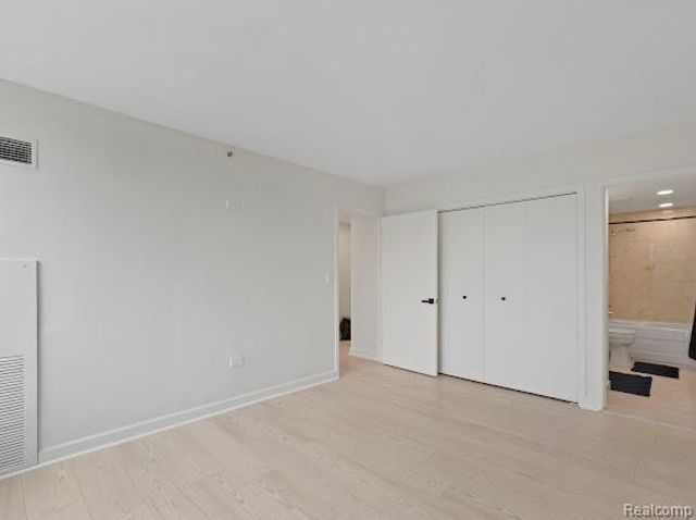 3320 2f Spinnaker Ln Lane 5 2f, Detroit, MI 48207