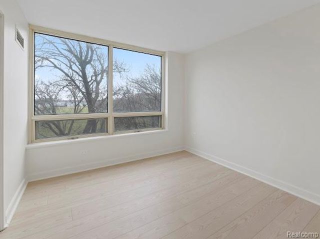 3320 2f Spinnaker Ln Lane 5 2f, Detroit, MI 48207