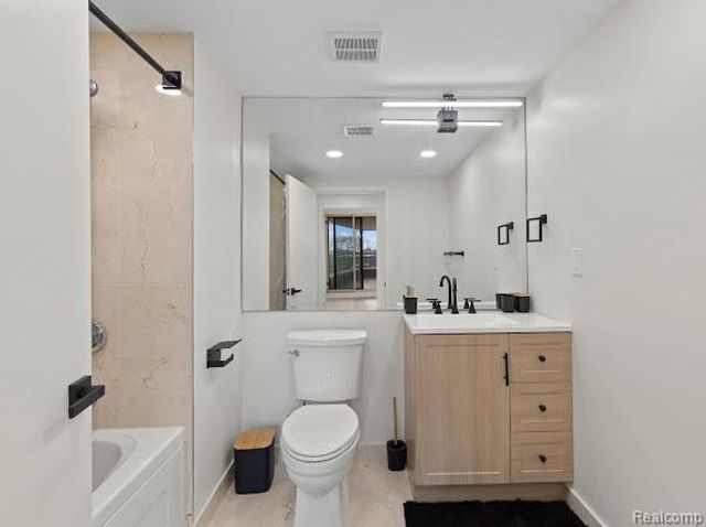 3320 2f Spinnaker Ln Lane 5 2f, Detroit, MI 48207