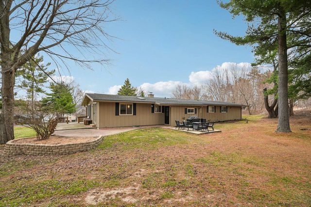 W8059 Bay View DRIVE, Whitewater, WI 53190