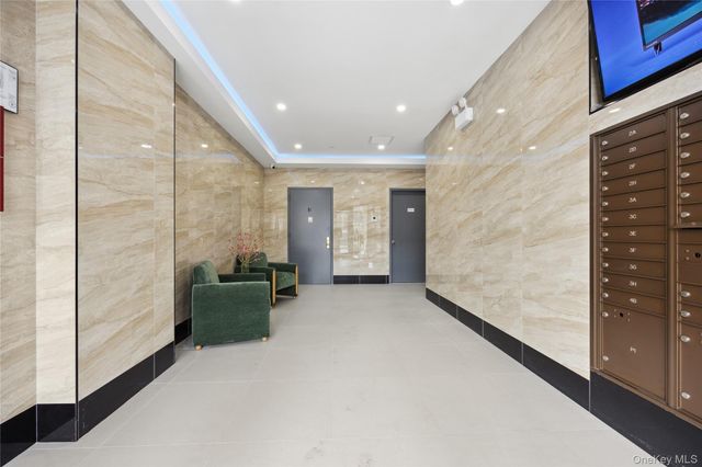 163-07 72nd Ave 4G, Fresh Meadows, NY 11365