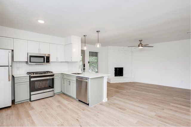 906 Airoso CV D, Austin, TX 78745