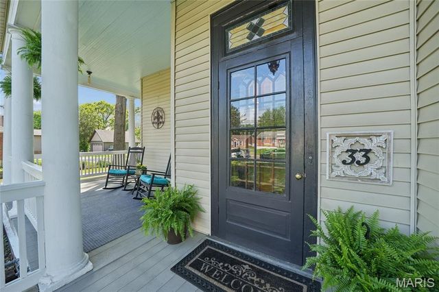 33 S Laclede Station Road, Webster Groves, MO 63119