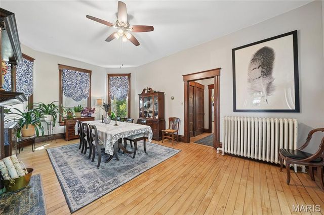 33 S Laclede Station Road, Webster Groves, MO 63119