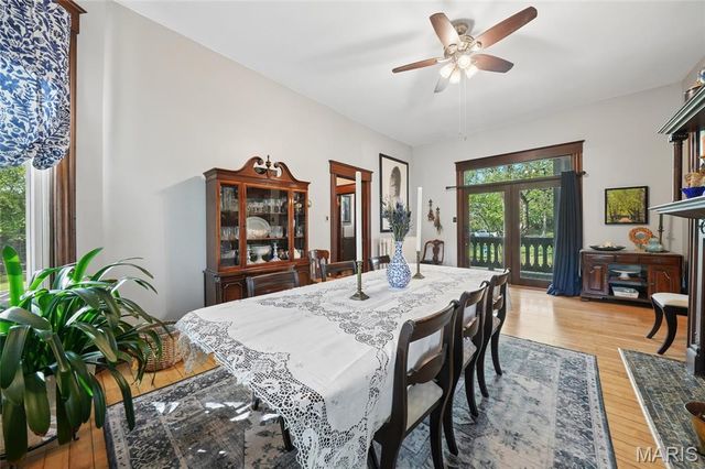 33 S Laclede Station Road, Webster Groves, MO 63119