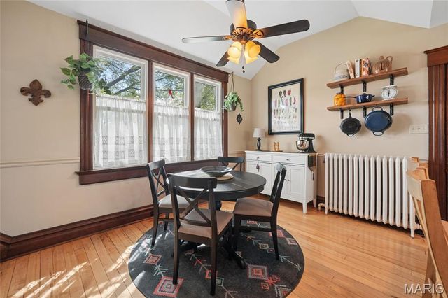 33 S Laclede Station Road, Webster Groves, MO 63119