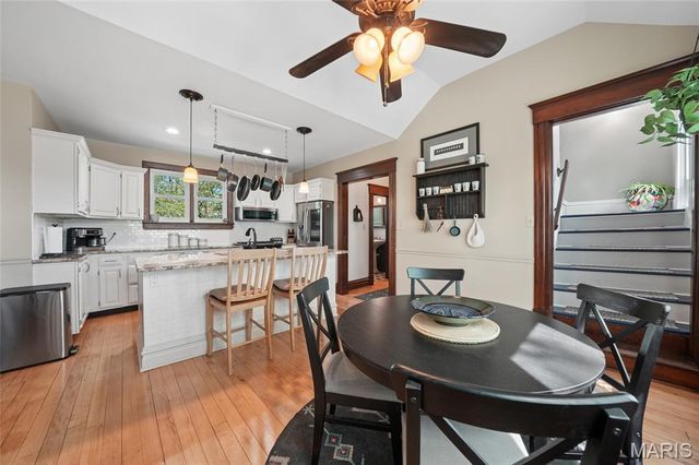 33 S Laclede Station Road, Webster Groves, MO 63119