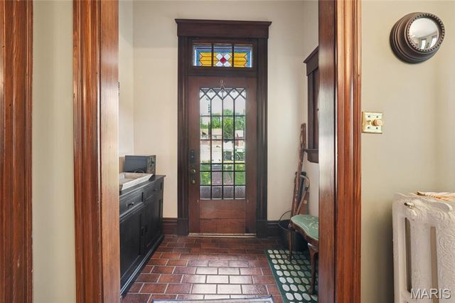 33 S Laclede Station Road, Webster Groves, MO 63119