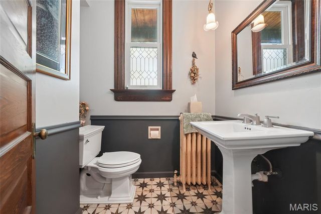 33 S Laclede Station Road, Webster Groves, MO 63119