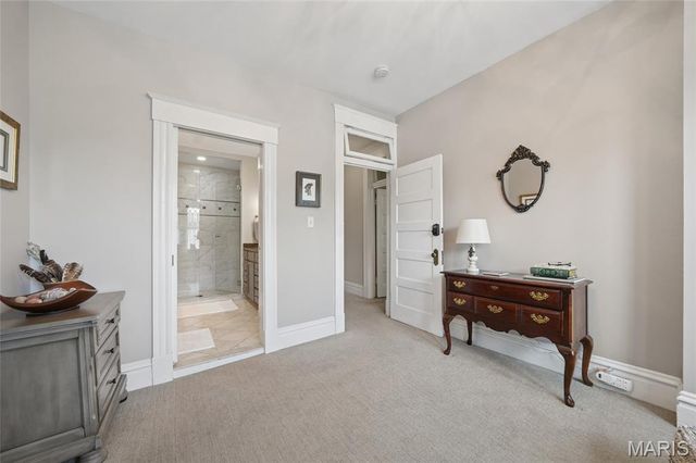 33 S Laclede Station Road, Webster Groves, MO 63119