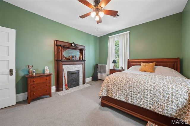 33 S Laclede Station Road, Webster Groves, MO 63119