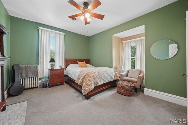 33 S Laclede Station Road, Webster Groves, MO 63119