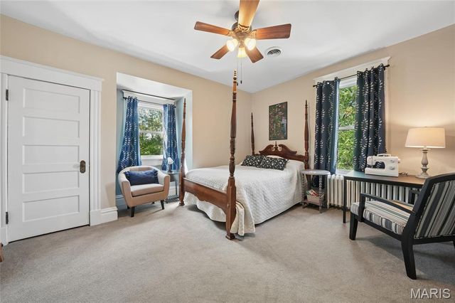 33 S Laclede Station Road, Webster Groves, MO 63119