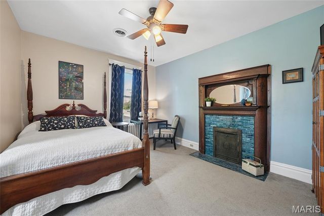 33 S Laclede Station Road, Webster Groves, MO 63119