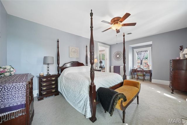 33 S Laclede Station Road, Webster Groves, MO 63119