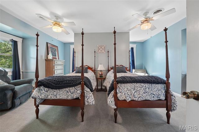 33 S Laclede Station Road, Webster Groves, MO 63119