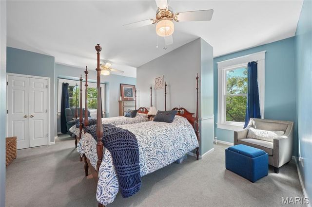 33 S Laclede Station Road, Webster Groves, MO 63119