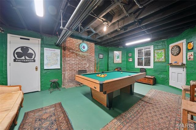 33 S Laclede Station Road, Webster Groves, MO 63119