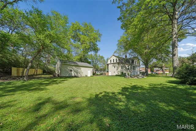 33 S Laclede Station Road, Webster Groves, MO 63119
