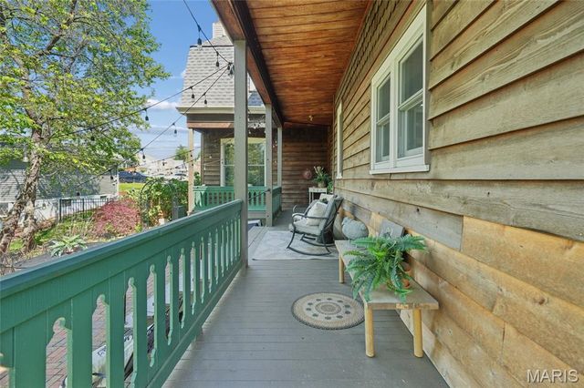 33 S Laclede Station Road, Webster Groves, MO 63119