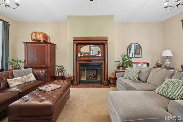 33 S Laclede Station Road, Webster Groves, MO 63119