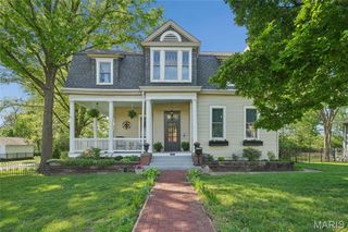 33 S Laclede Station Road, Webster Groves, MO 63119