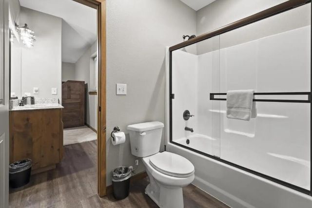 210 Deep Forest, Hollister, MO 65672