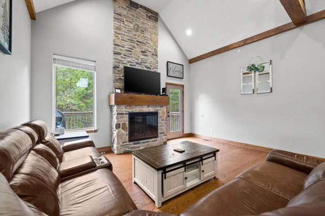 210 Deep Forest, Hollister, MO 65672