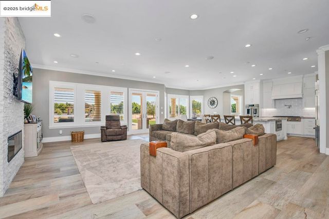 430 Ellisa Ln, Brentwood, CA 94513