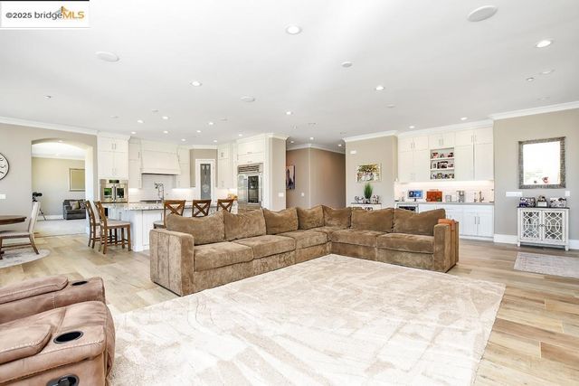 430 Ellisa Ln, Brentwood, CA 94513