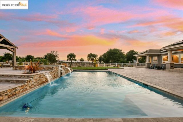 430 Ellisa Ln, Brentwood, CA 94513