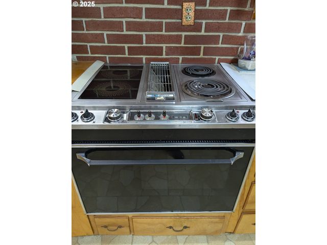 453 Ne YAMHILL St, Willamina, OR 97396