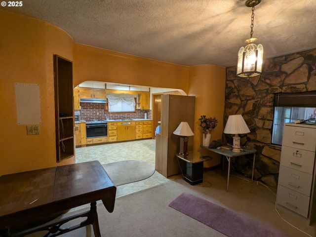 453 Ne YAMHILL St, Willamina, OR 97396