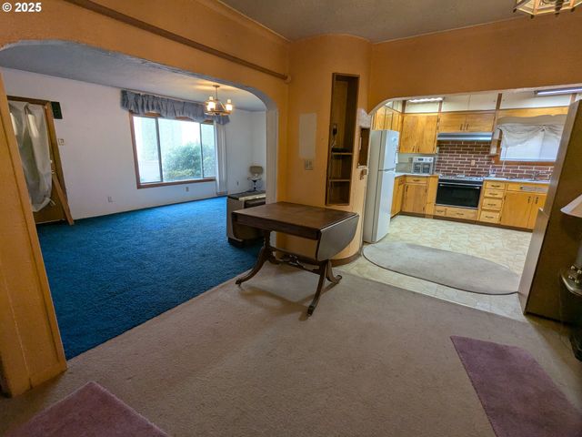 453 Ne YAMHILL St, Willamina, OR 97396