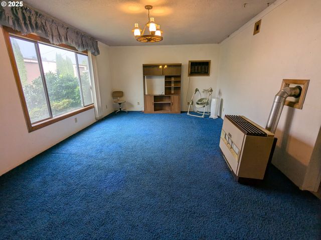 453 Ne YAMHILL St, Willamina, OR 97396