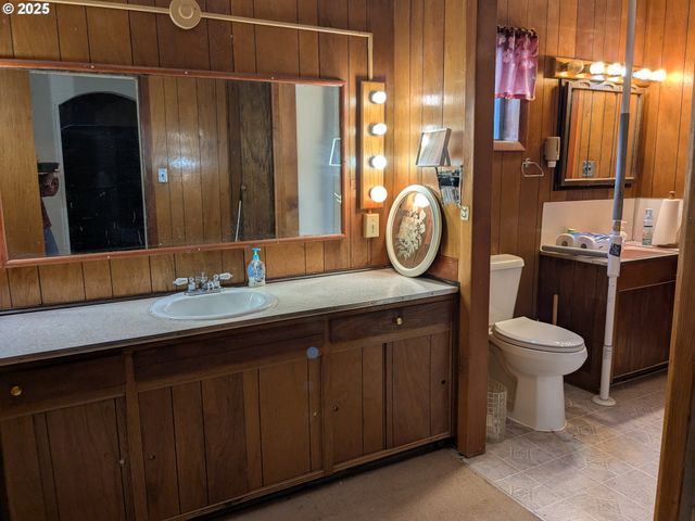 453 Ne YAMHILL St, Willamina, OR 97396